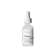 The Ordinary - Niacinamide 10% + Zinc 1% på en vit bakgrund.