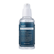 Klairs rich moist soothing serum på en vit bakgrund.