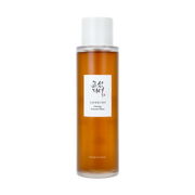 Beauty of Joseon - Ginseng Essence Water på en vit bakgrund.